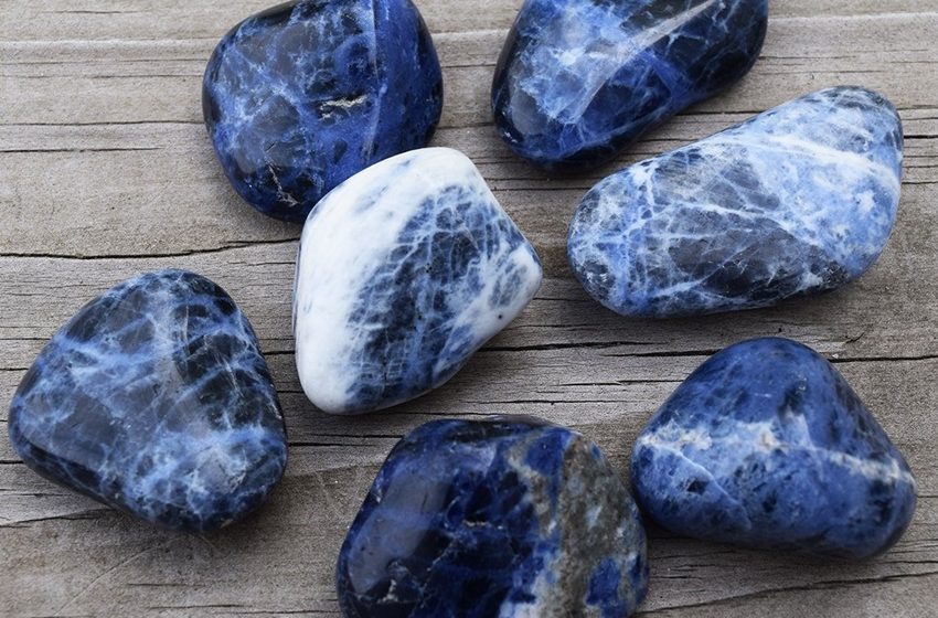  How to cleanse and charge sodalite?