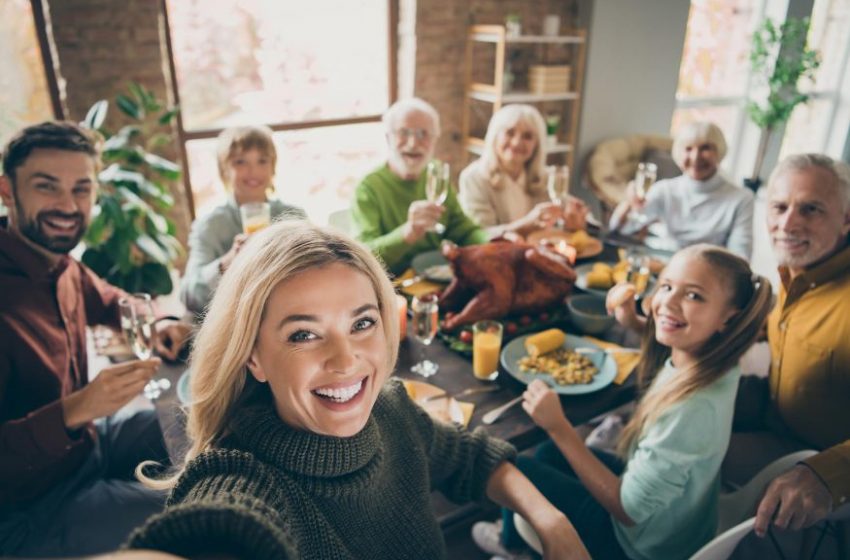  3 Ways to Celebrate a Family Reunion