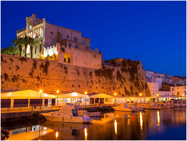  Hire a car at Menorca to explore the island’s most beautiful places!